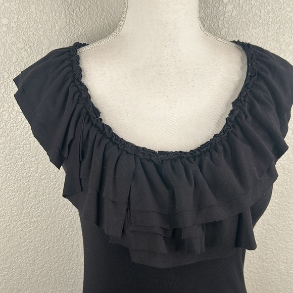 New York & Company Black Ruffle Neck V-Neck Sleeveless Top Size XS - Picture 2 of 6